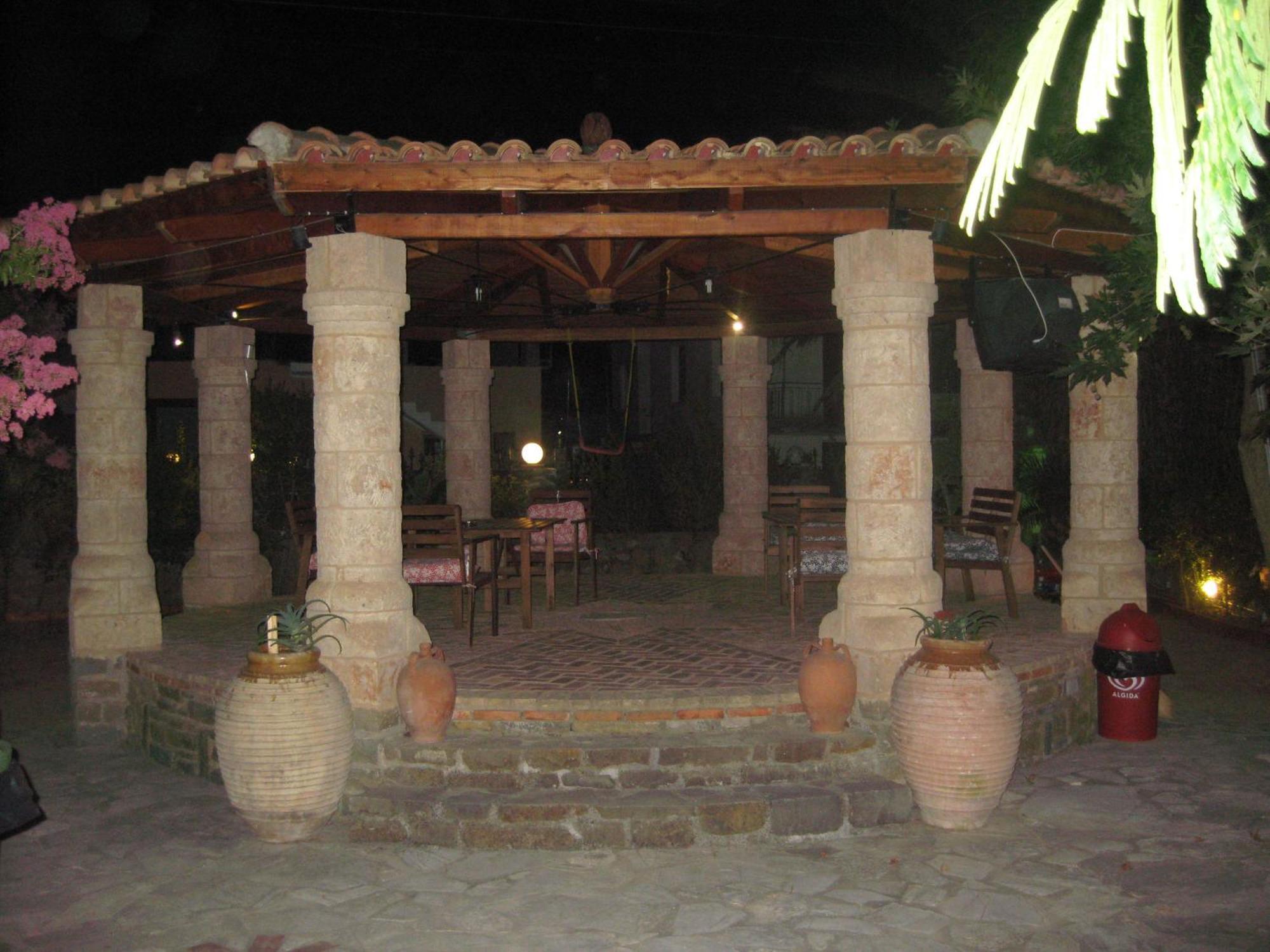 Assimakis Hotel Finikounta Exteriör bild