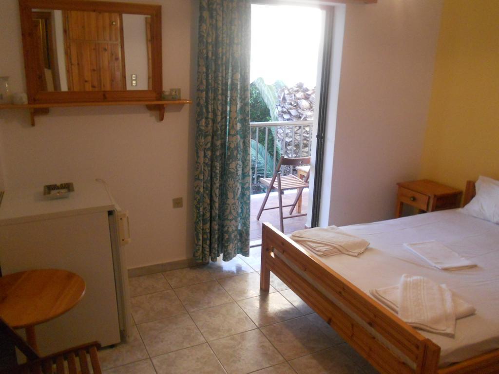 Assimakis Hotel Finikounta Rum bild
