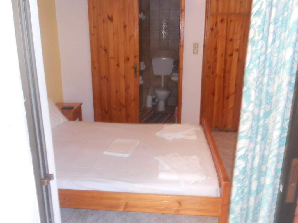 Assimakis Hotel Finikounta Rum bild