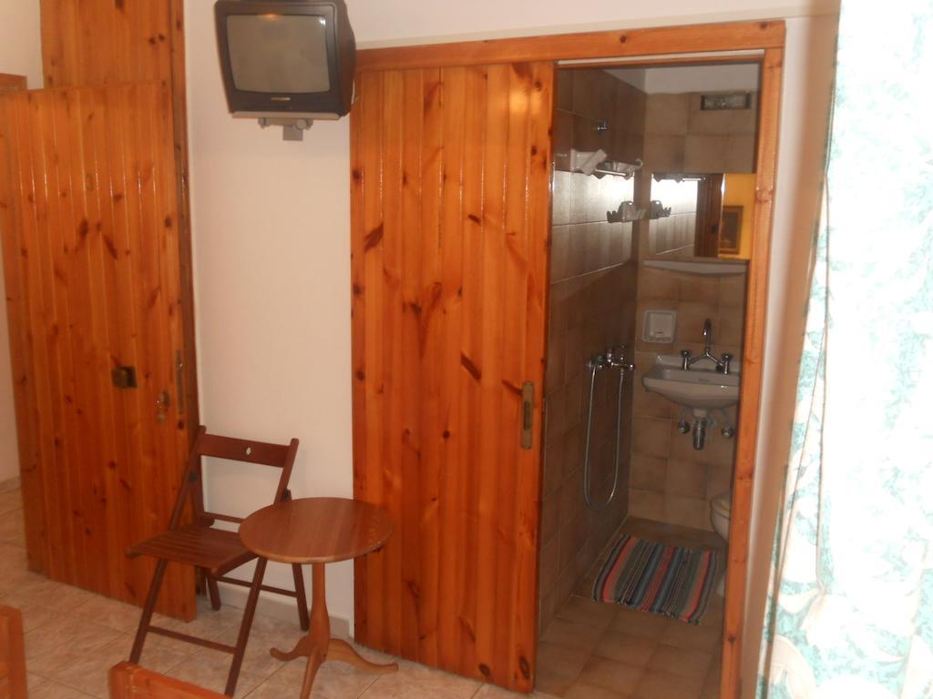 Assimakis Hotel Finikounta Rum bild